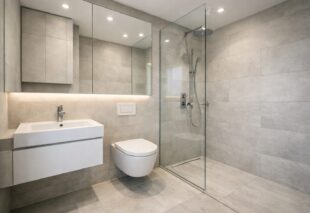 Kleine Bäder größer wirken lassen